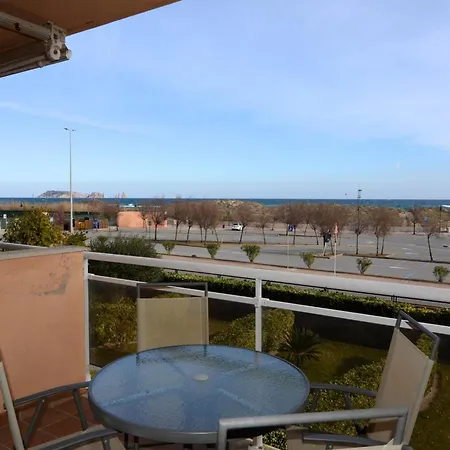 Appartement Port E 202 *
